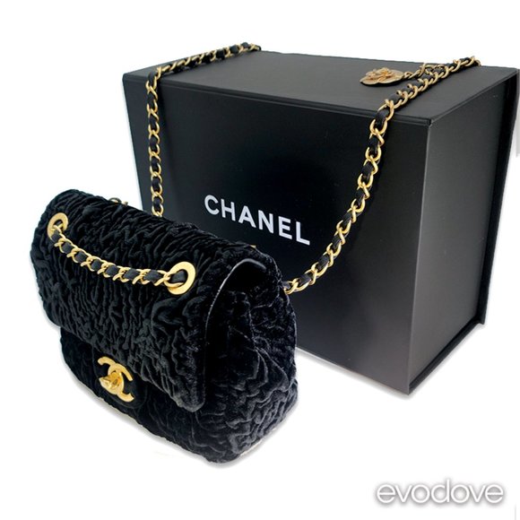 SOLD Classic Flap 2021 Cruse Collection Black & Gold Velvet Bag - Picture 2 of 16